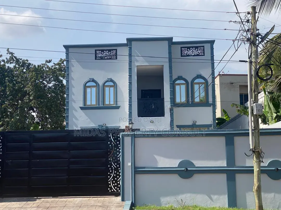4bdrm House in Kwabenya Acp for sale