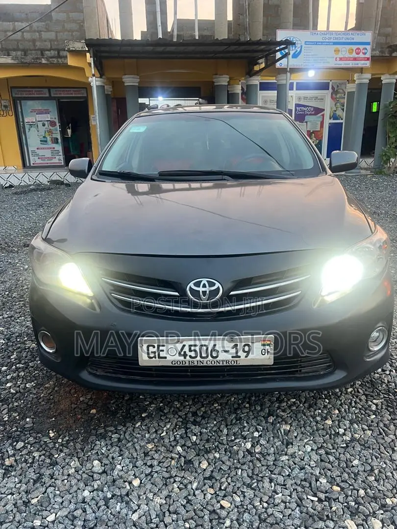 Toyota Corolla LE 4dr Sedan (1.8L 4cyl 4A) 2013 Gray