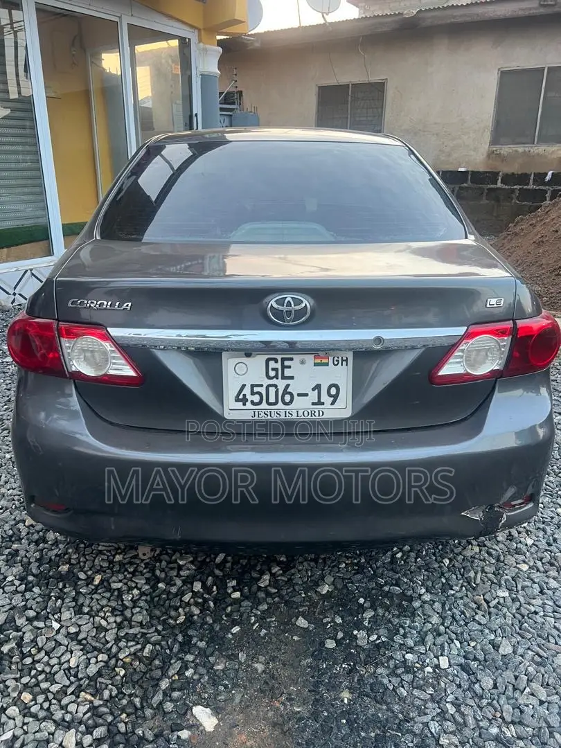 Toyota Corolla LE 4dr Sedan (1.8L 4cyl 4A) 2013 Gray