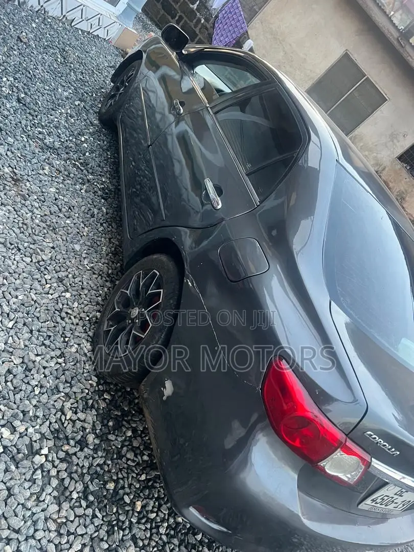 Toyota Corolla LE 4dr Sedan (1.8L 4cyl 4A) 2013 Gray