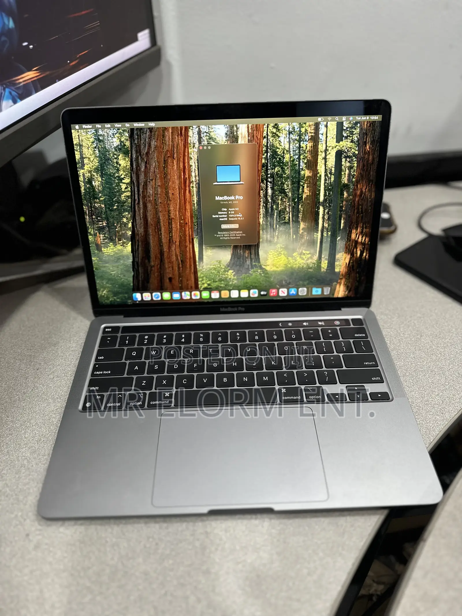 Laptop Apple MacBook Pro 2022 M2 8GB Apple M2 SSD 256GB