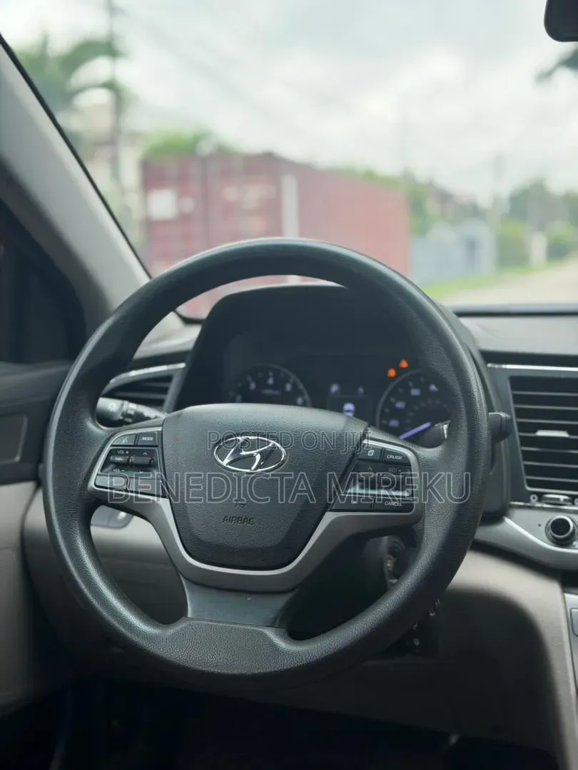 Hyundai Elantra SE 2018 Red