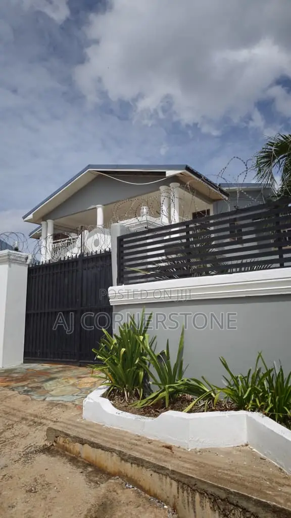 6bdrm Mansion in Dome for sale