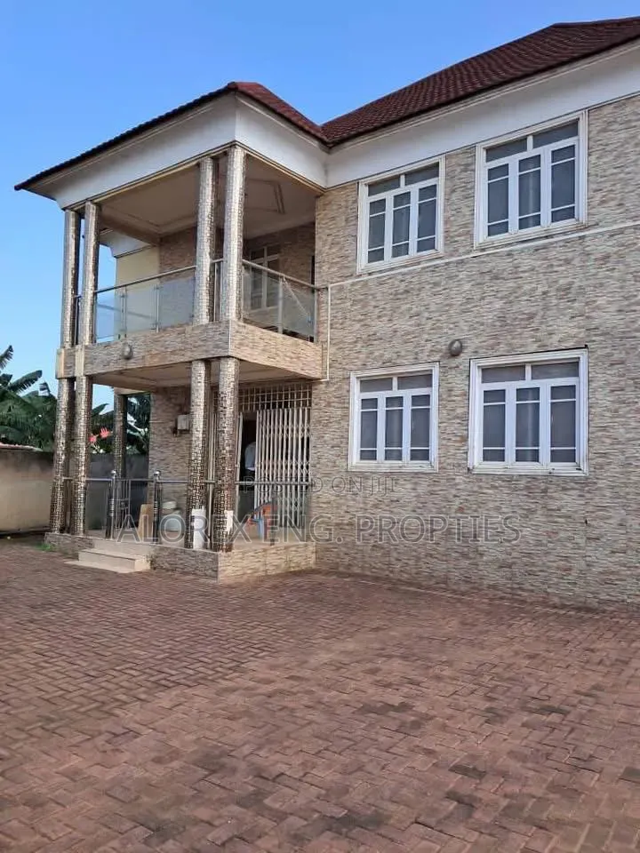 5bdrm Duplex in Adenta Amrahia, Frafraha for rent