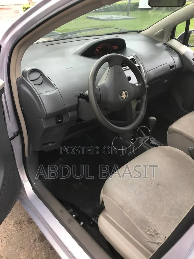 Toyota Vitz 1.3 FWD 5dr 2010 Silver