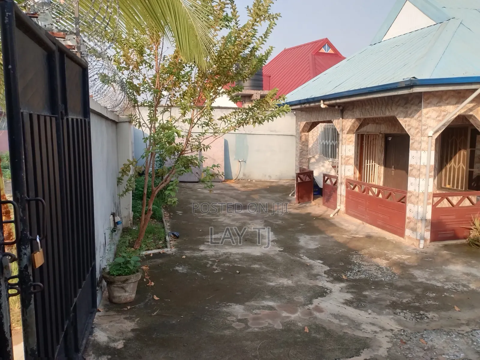 Furnished 4bdrm Condo in Kent City Junction, Kumasi Metropolitan