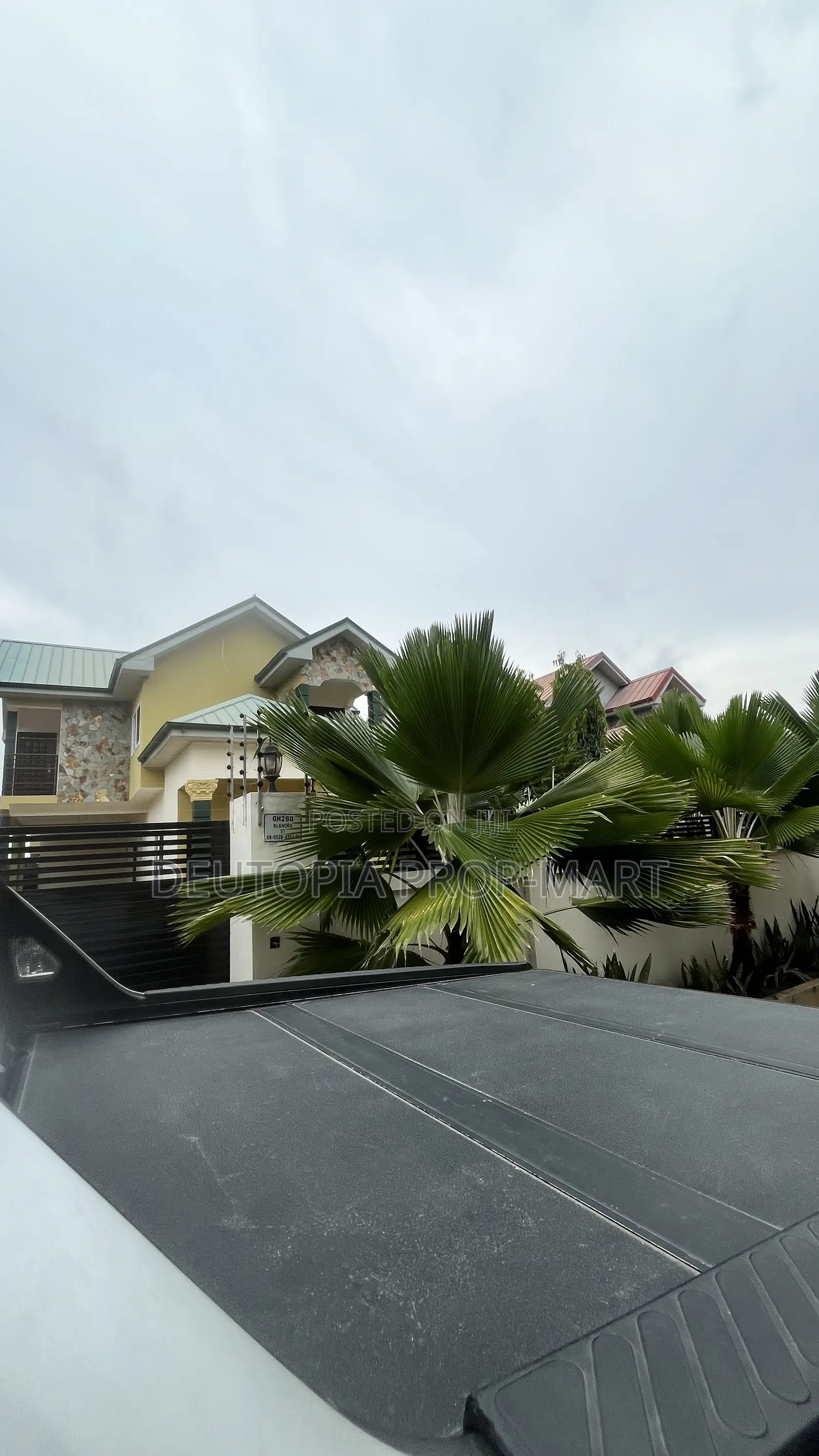 4bdrm Duplex in Paradise Court, Tema Metropolitan for rent