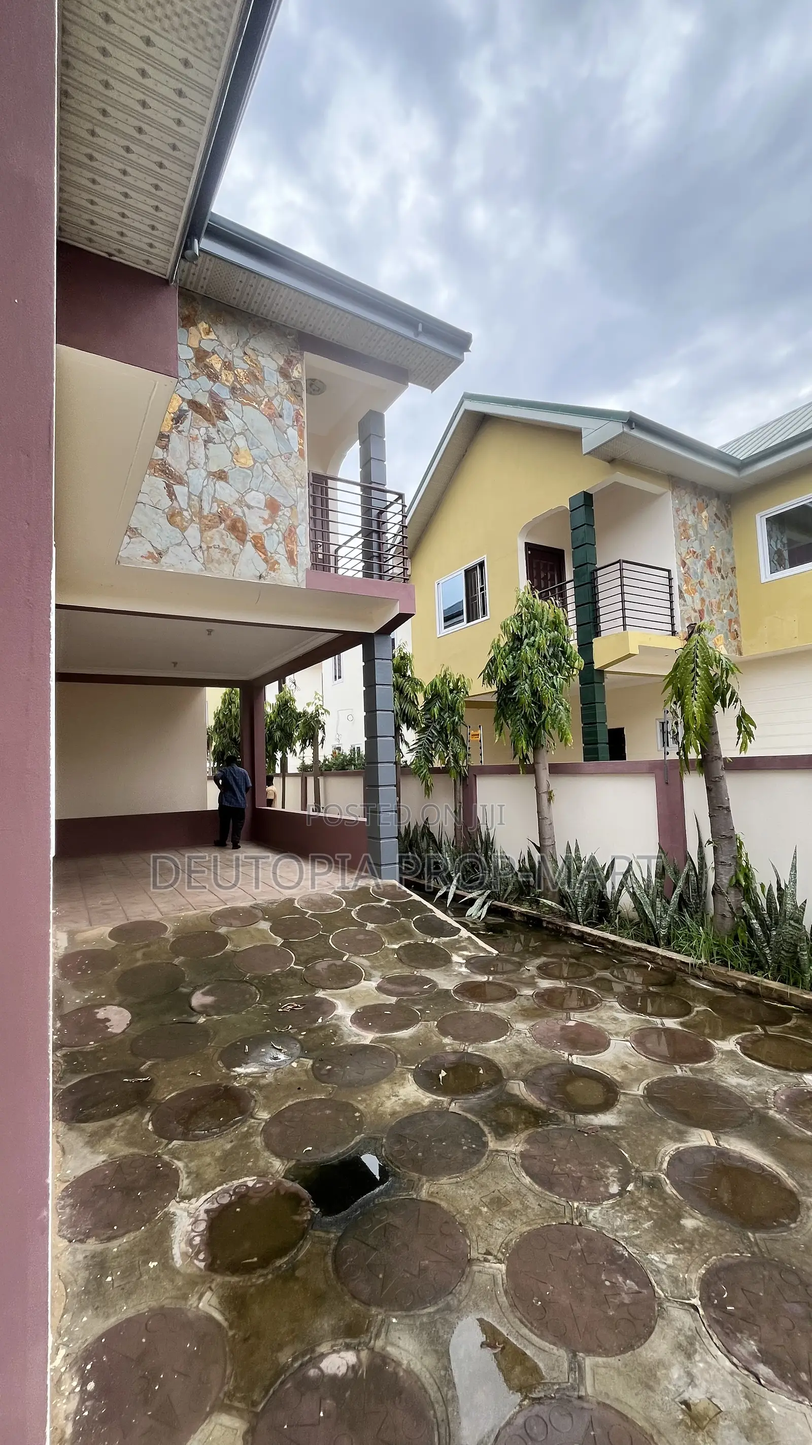 4bdrm Duplex in Paradise Court, Tema Metropolitan for rent