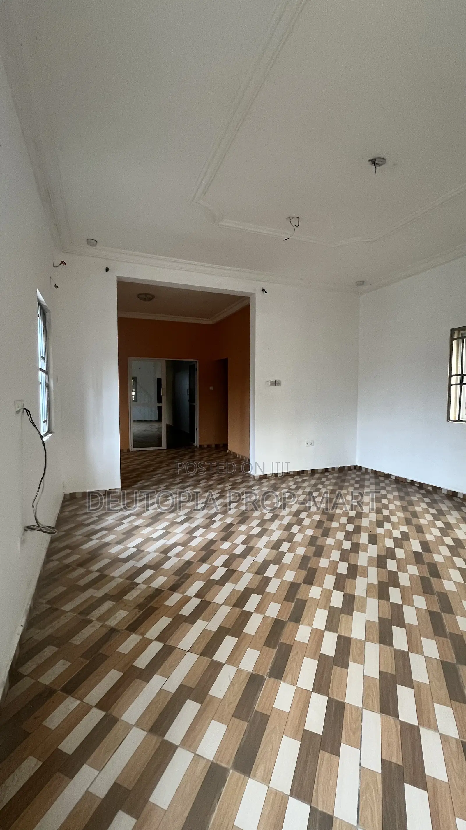 4bdrm Duplex in Paradise Court, Tema Metropolitan for rent