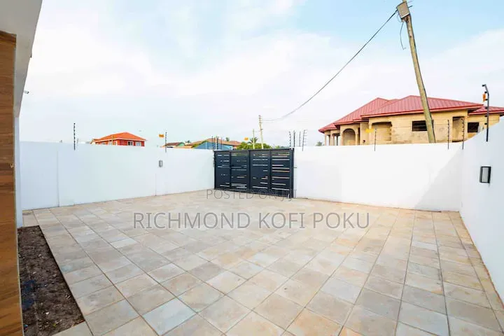 3bdrm House in Kofis Realty, Sakumono for sale