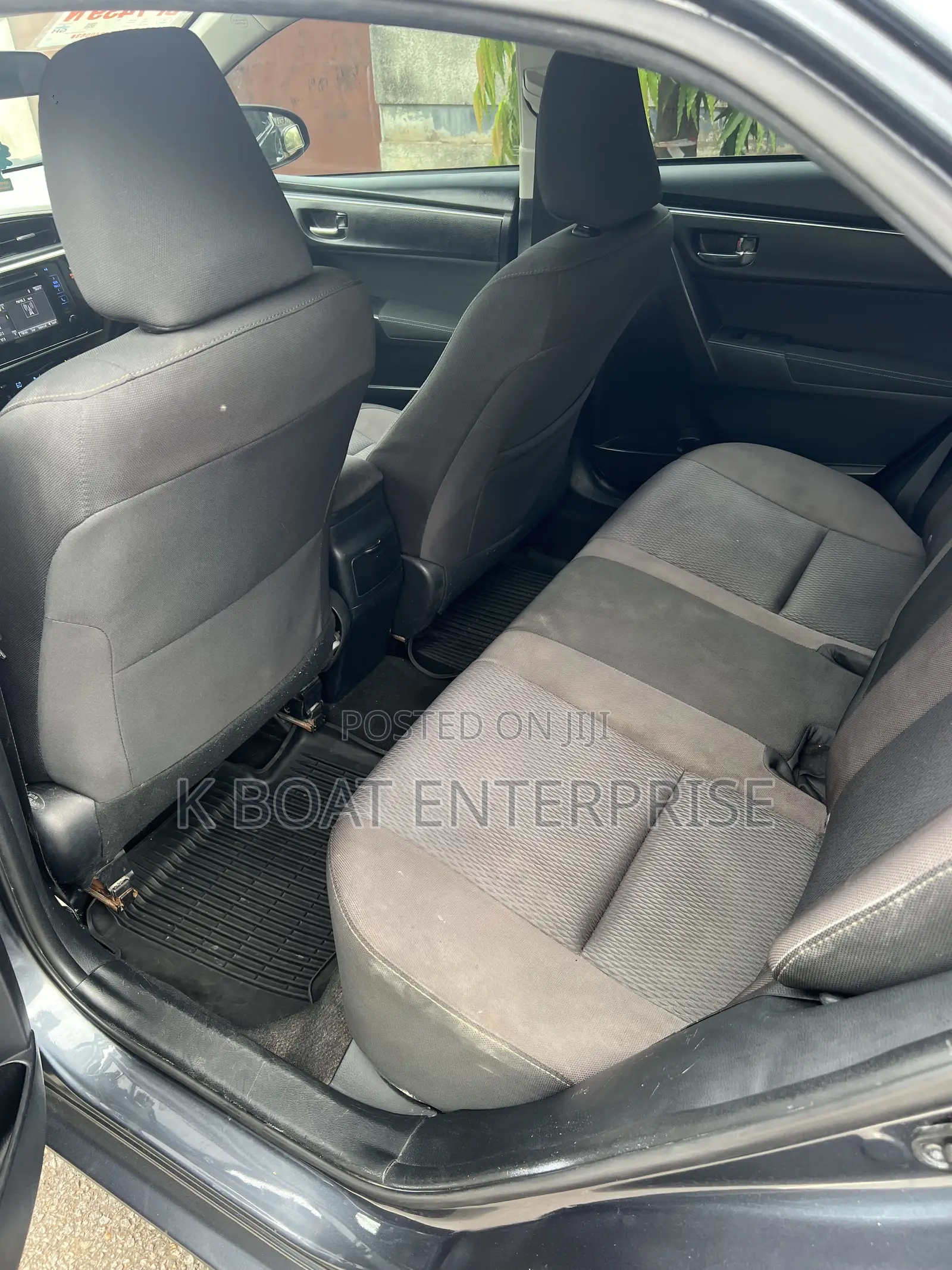 Toyota Corolla LE 4dr Sedan (1.8L 4cyl CVT) 2017