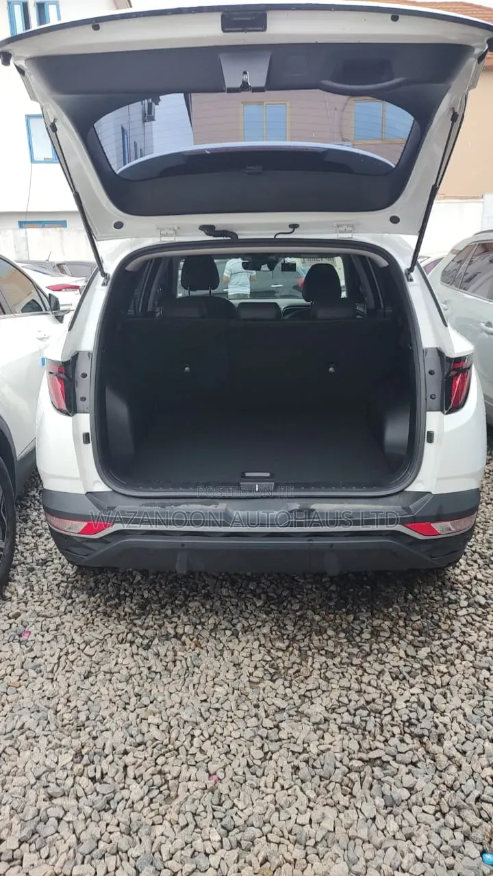 Hyundai Tucson SE 2022 White