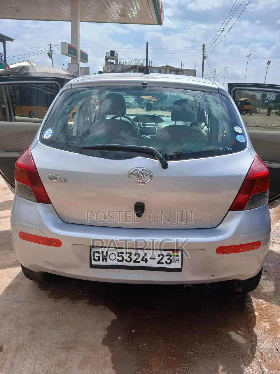 Toyota Vitz 2010 Silver