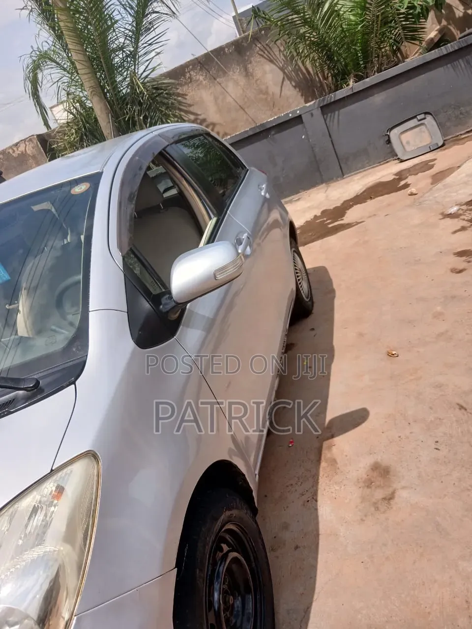 Toyota Vitz 2010 Silver