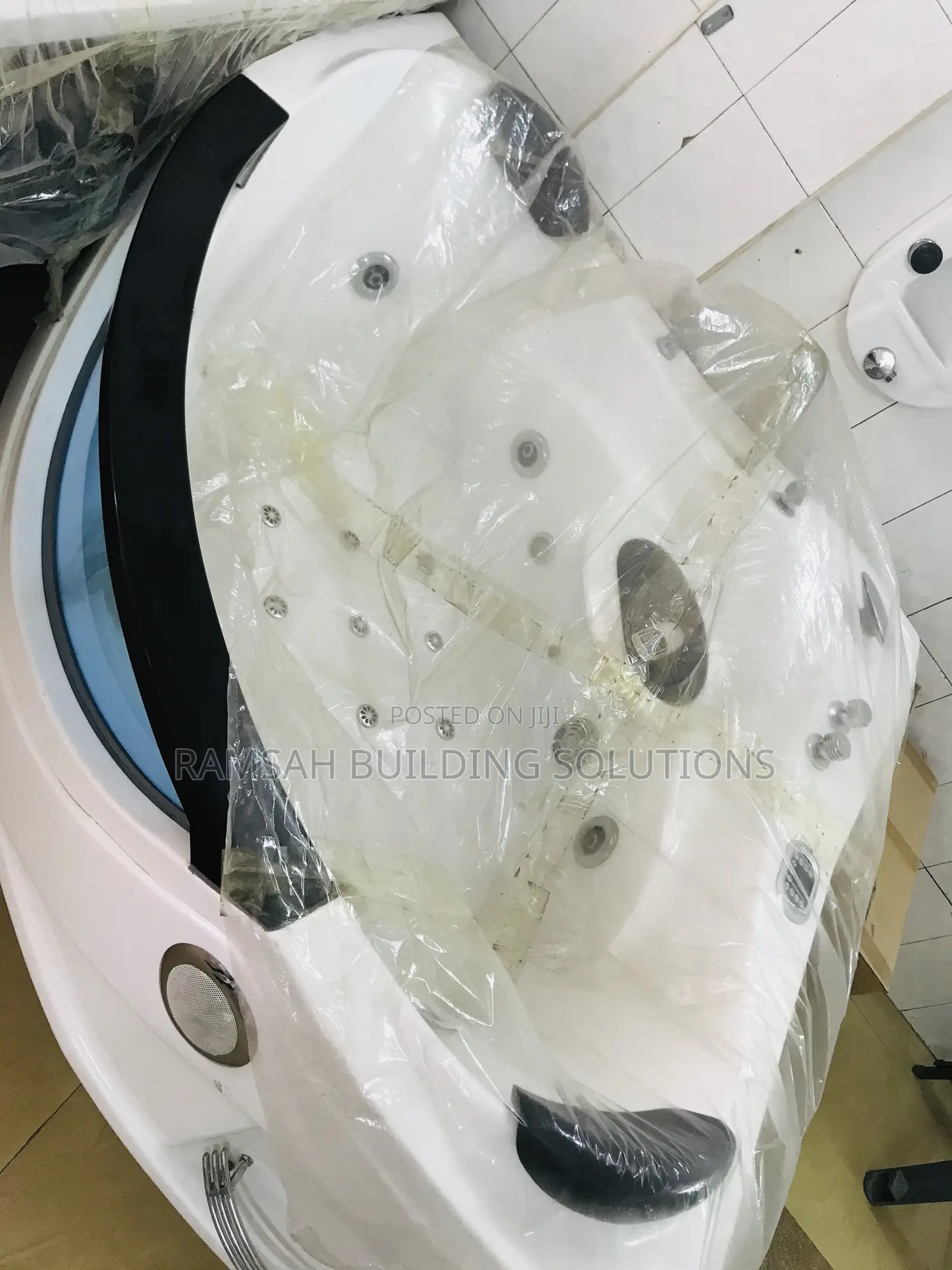 Luxury Jacuzzi Bathtub – Your Personal Home Spa Experience