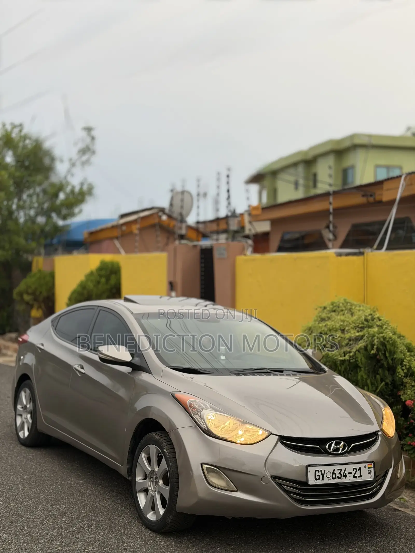 Hyundai Elantra Limited Sedan FWD (1.8L 4cyl 6A) 2013 Gray