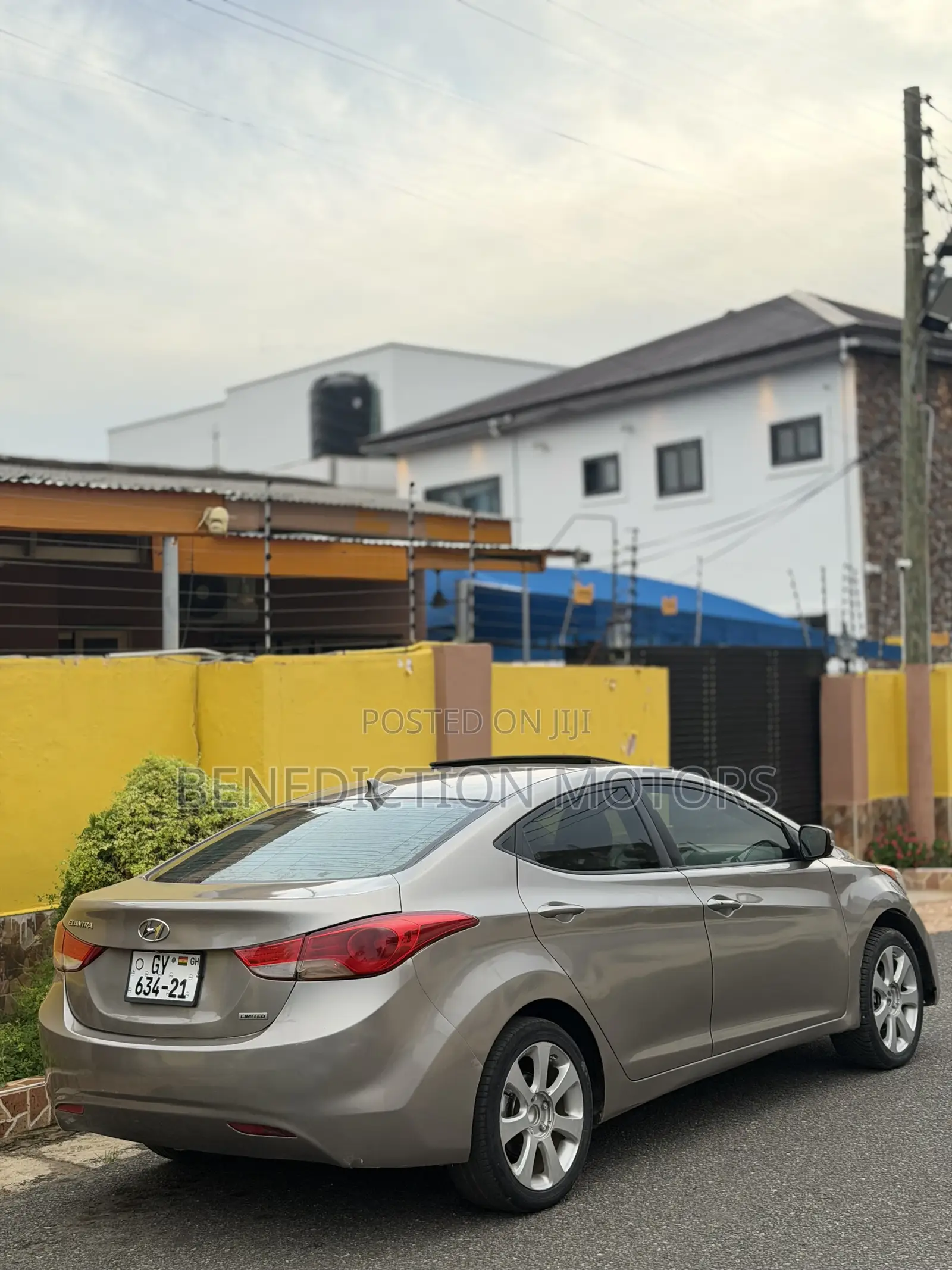 Hyundai Elantra Limited Sedan FWD (1.8L 4cyl 6A) 2013 Gray
