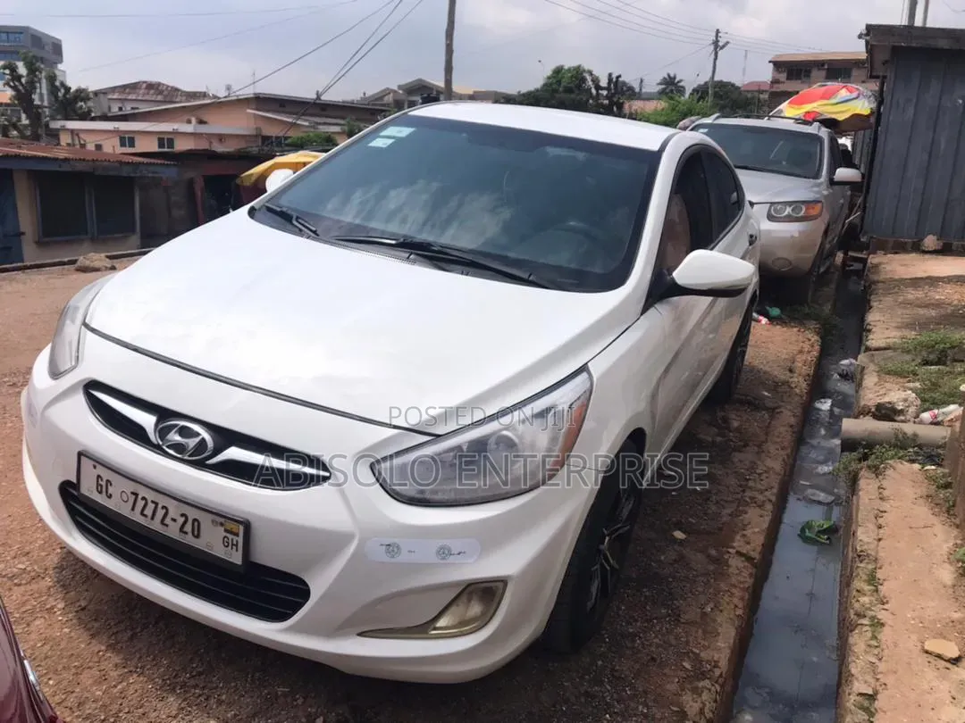 Hyundai Accent SE 2013 White