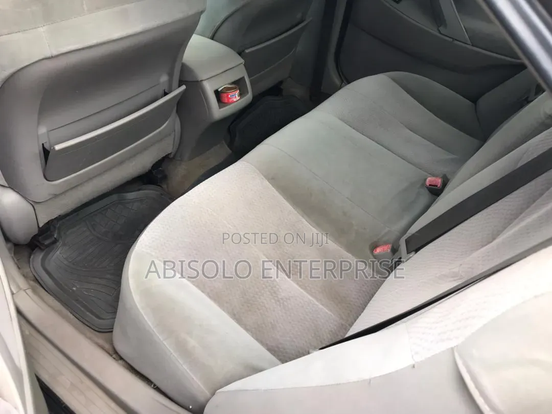 Toyota Camry Base 4dr Sedan (2.5L 4cyl 6M) 2010 Gray