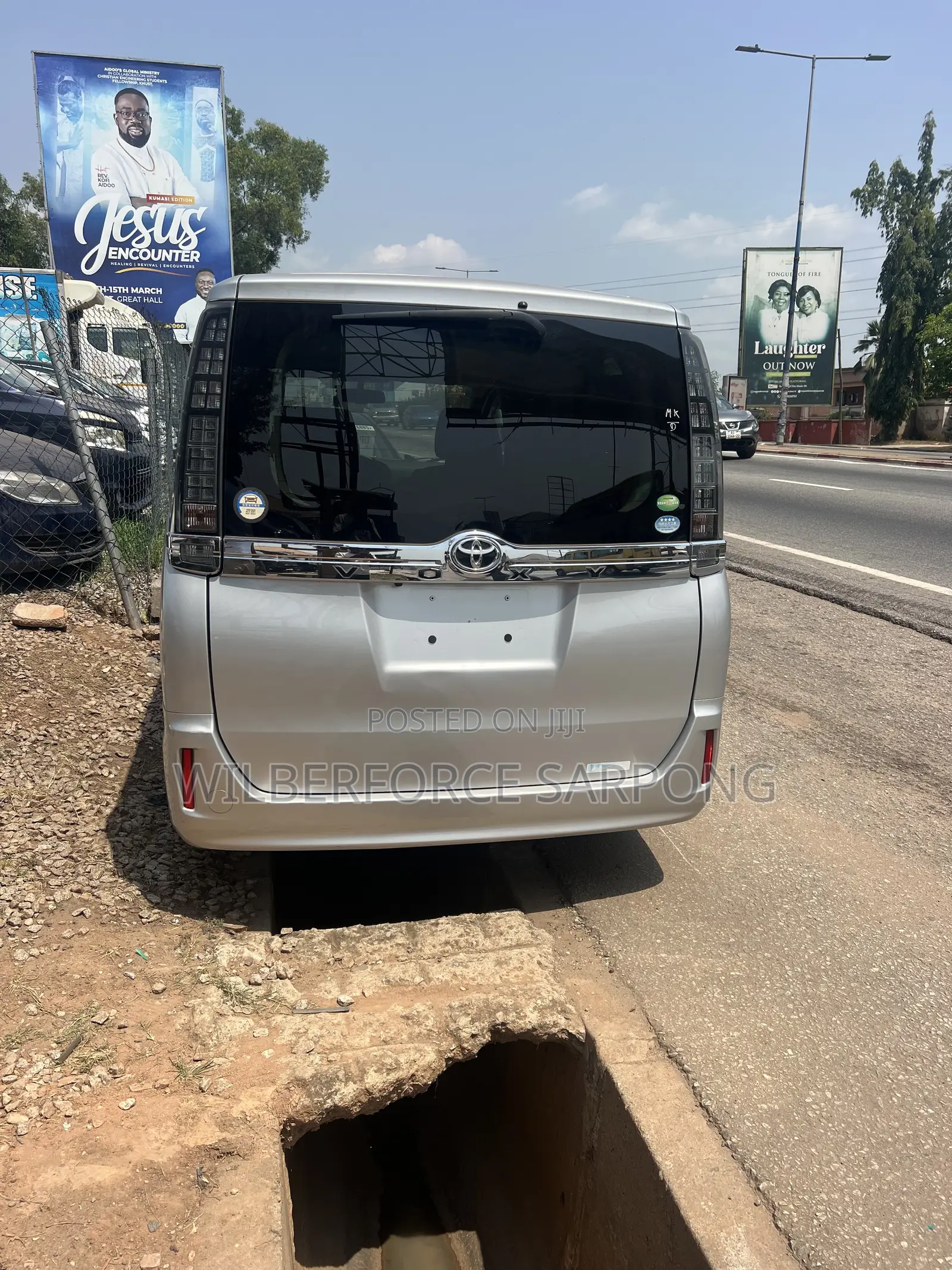 Toyota Voxy 2015 Silver