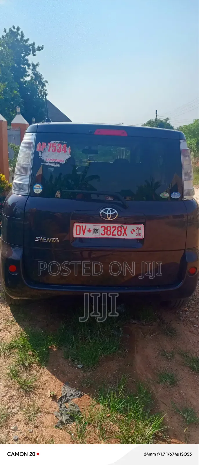 Toyota Sienta 2013 Maroon