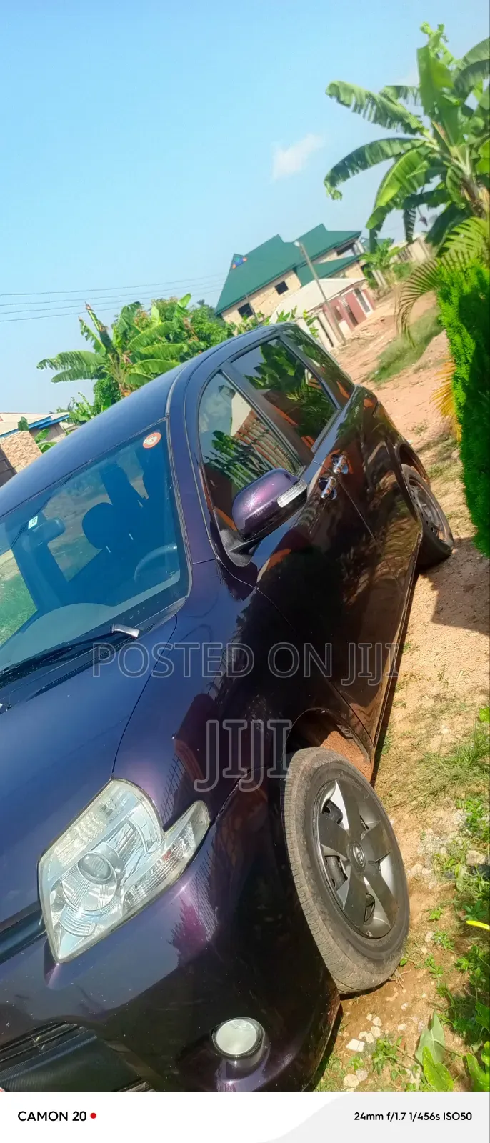 Toyota Sienta 2013 Maroon