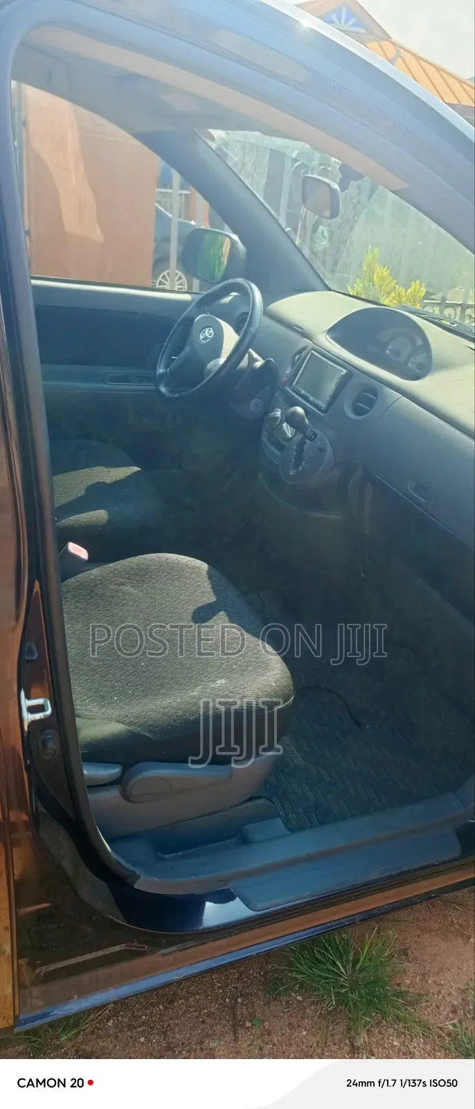 Toyota Sienta 2013 Maroon