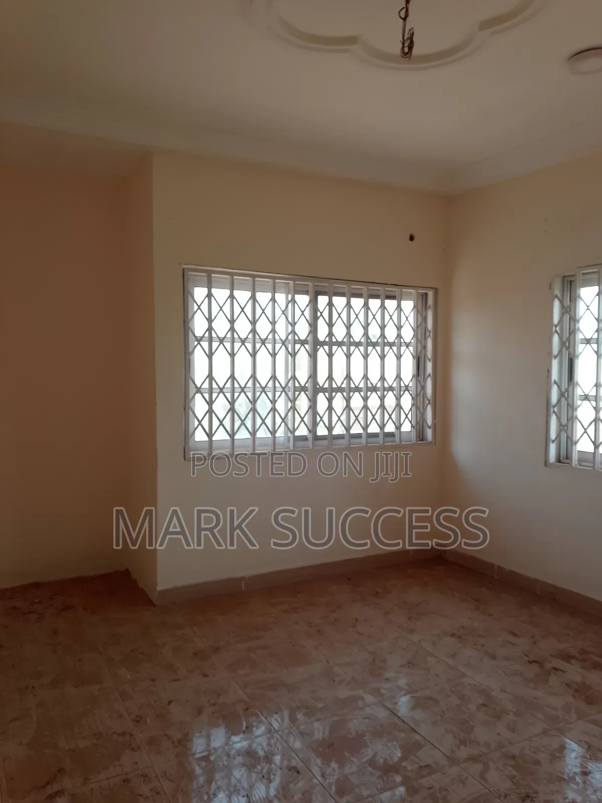 3bdrm Apartment in West Hills Mall Area for rent