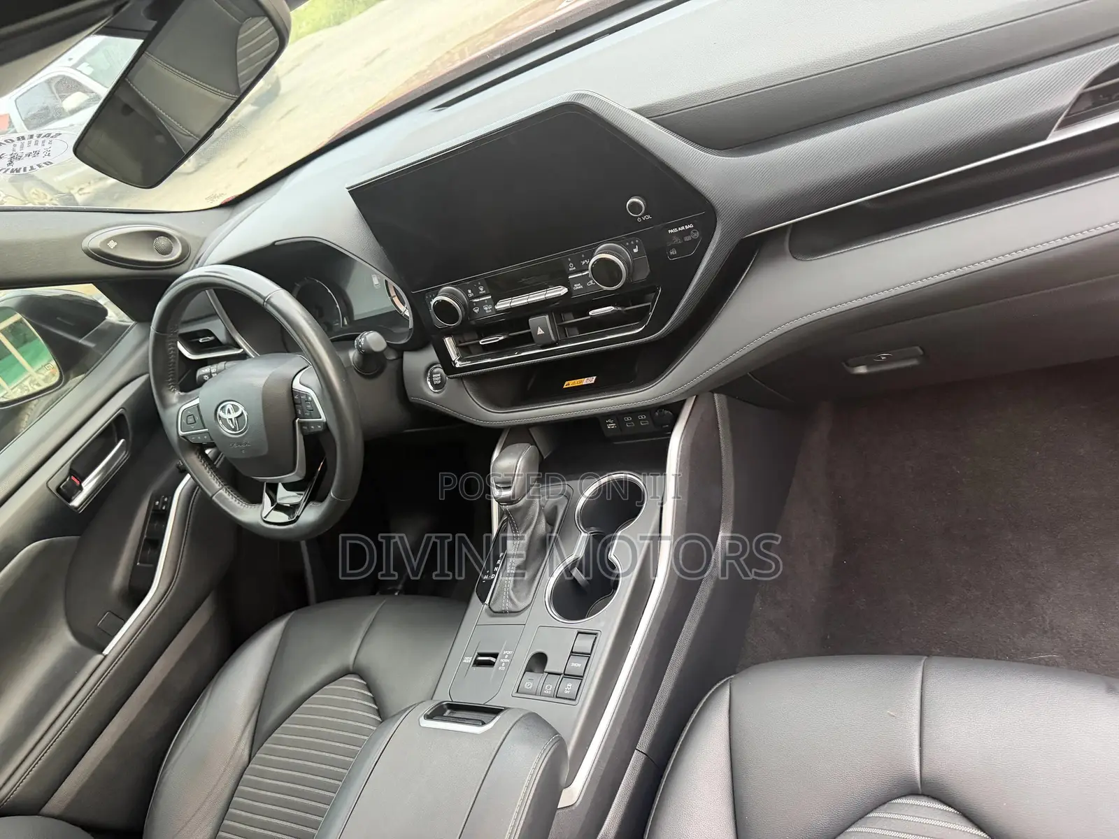 Toyota Highlander XSE AWD 2023 Red