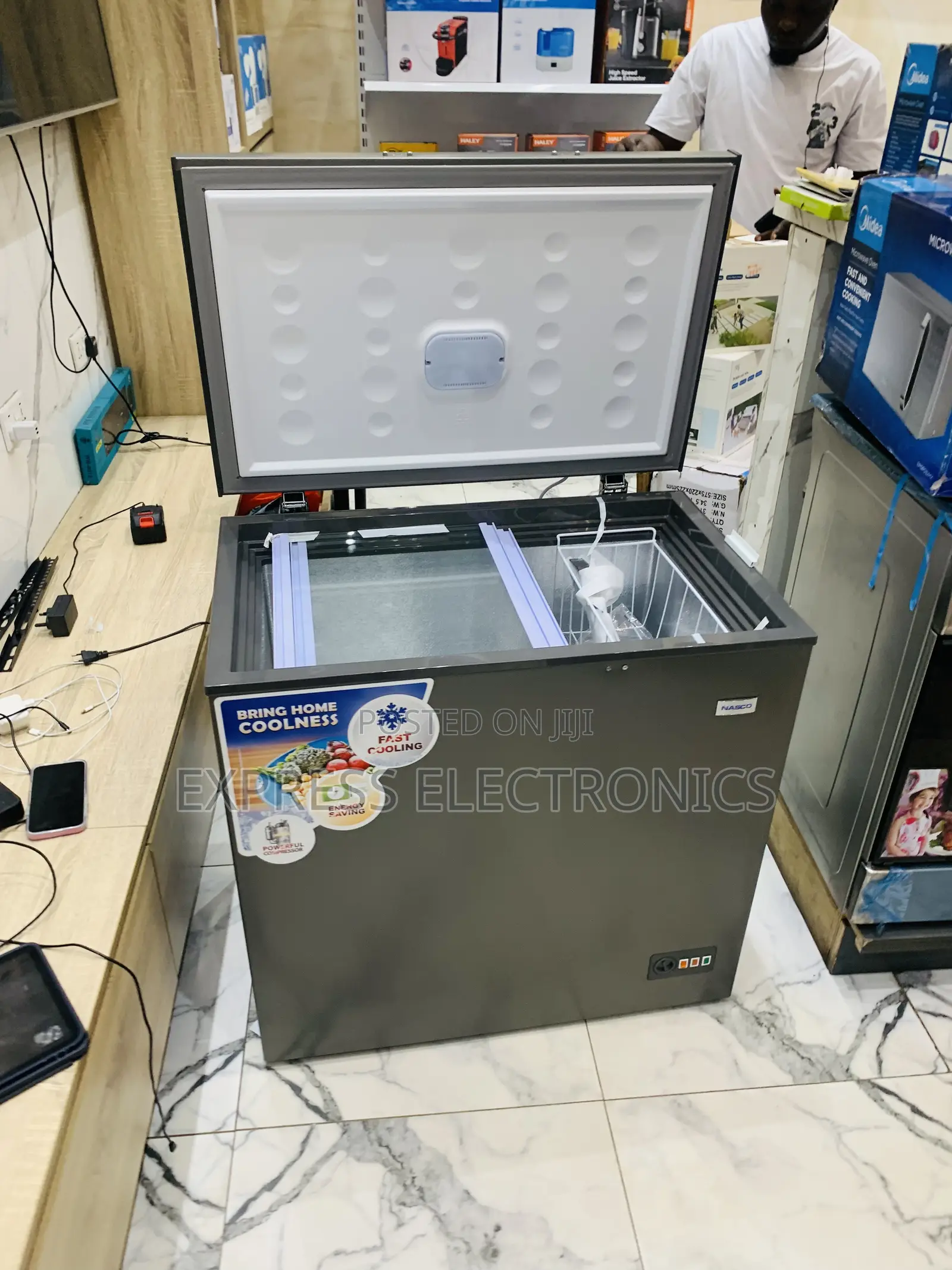 Grab the New Chest Freezer Single Door 195lts Nasco