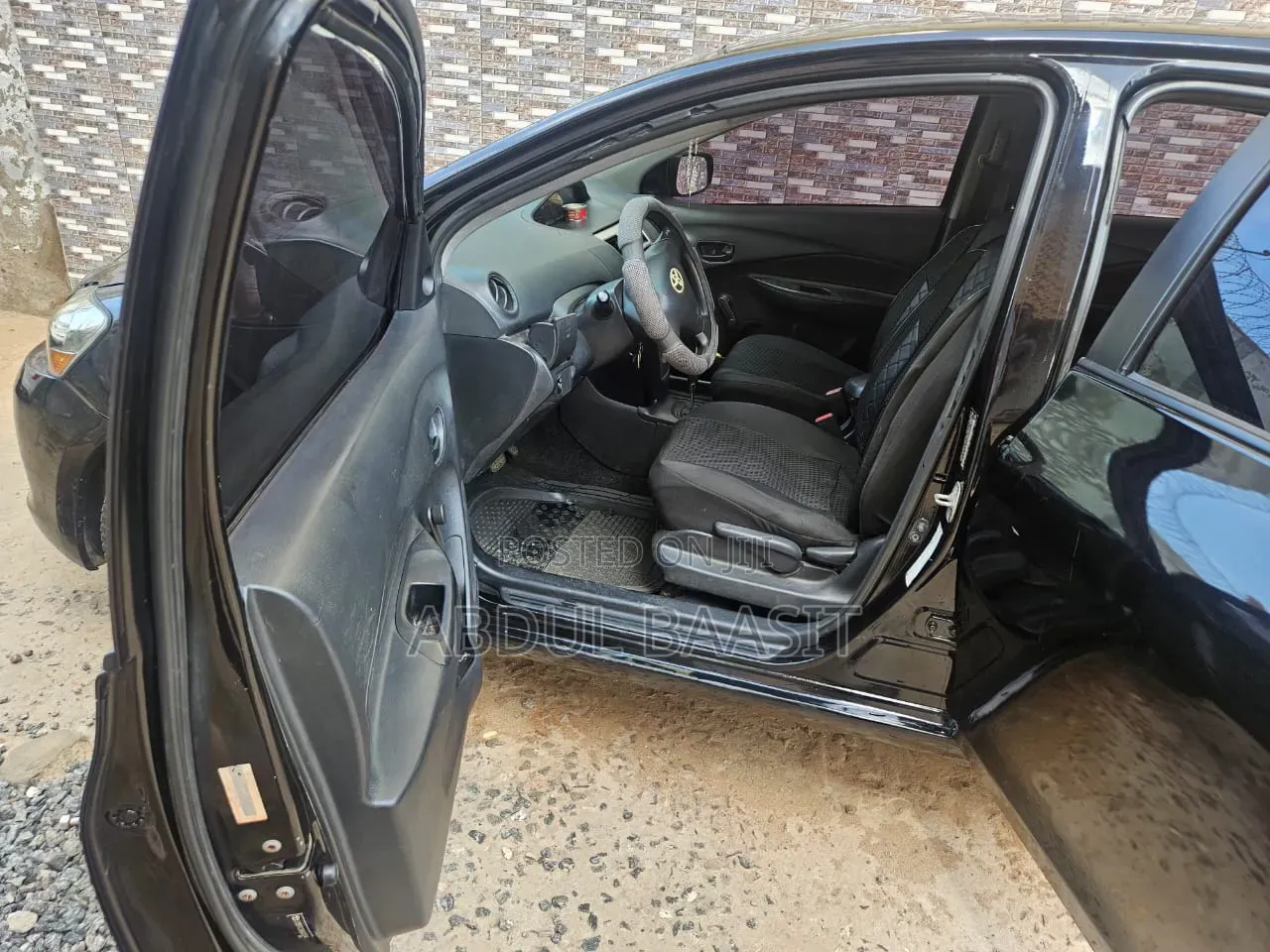 Toyota Yaris Base Hatchback 5dr 2010 Black