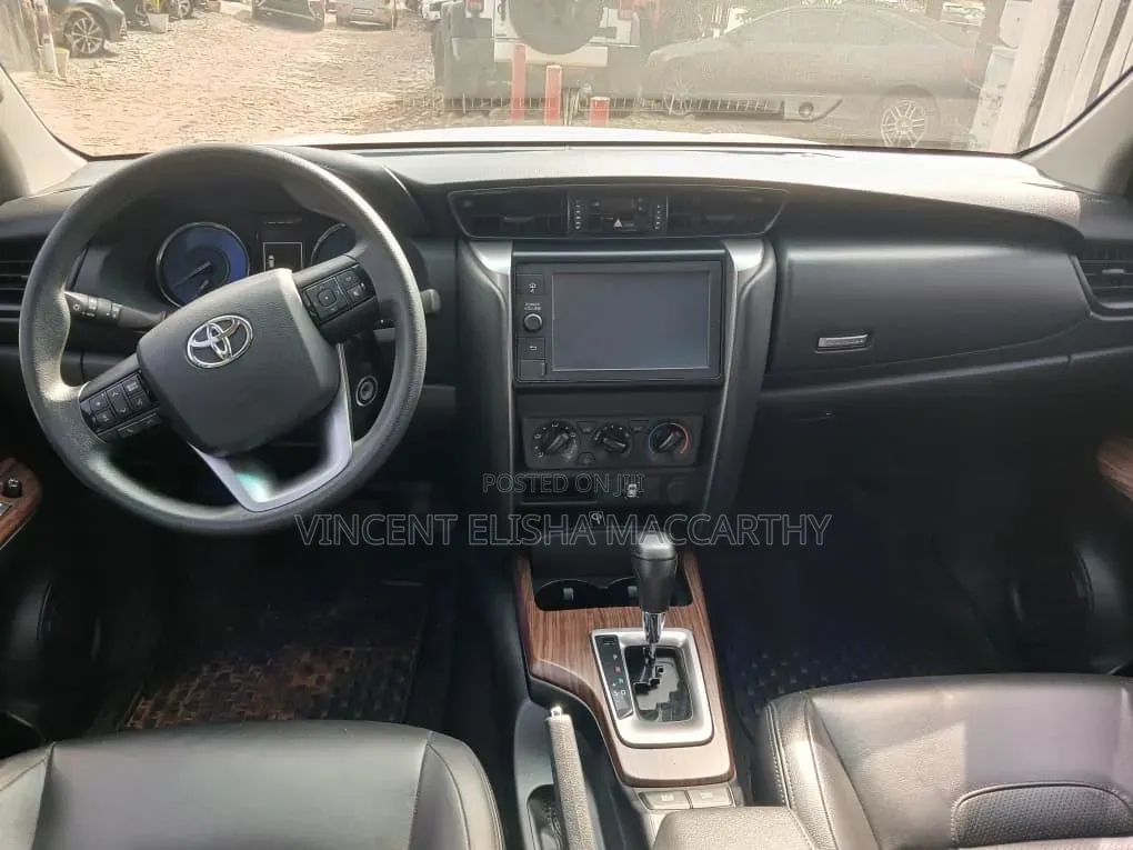 Toyota Fortuner 2022 White