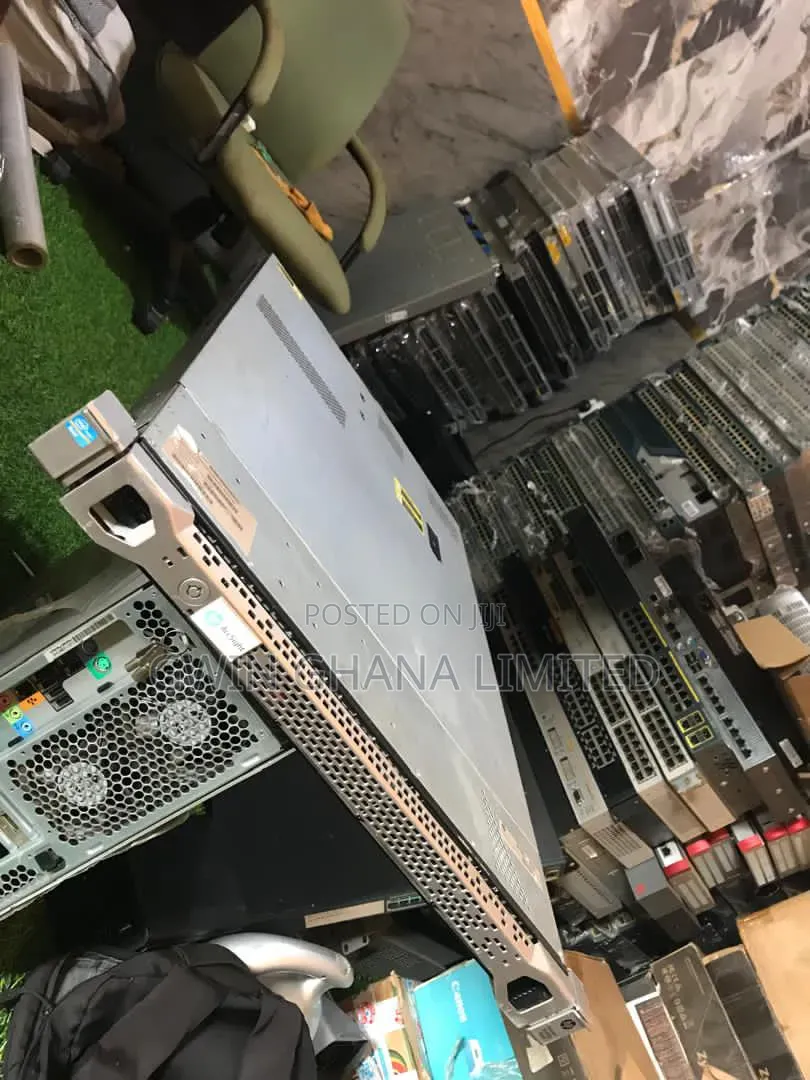 Server HP ProLiant DL380P Gen8 20GB Intel Xeon SSHD (Hybrid) 1T
