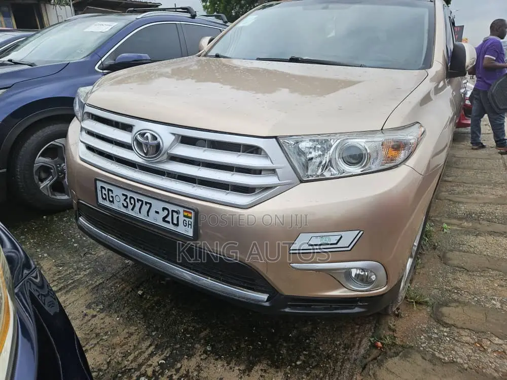 Toyota Highlander Limited 4dr SUV (3.5L 6cyl 6A) 2015 Gold