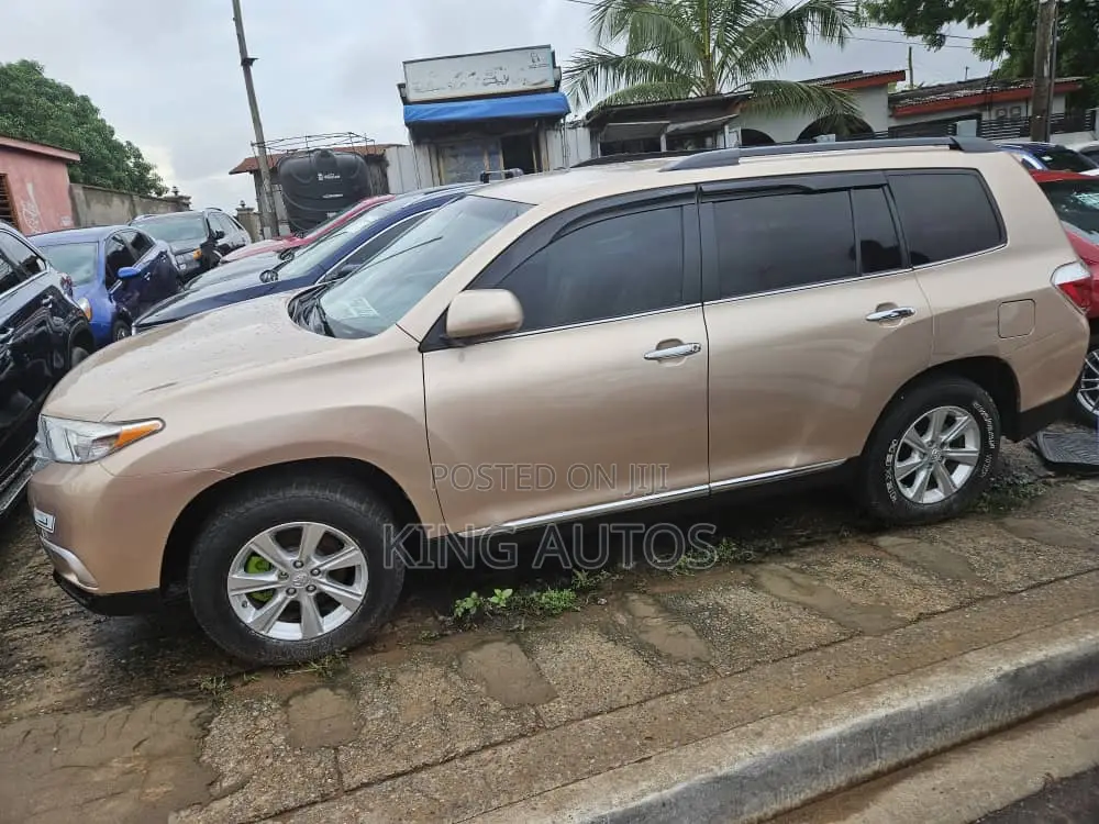 Toyota Highlander Limited 4dr SUV (3.5L 6cyl 6A) 2015 Gold