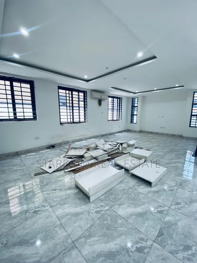 5bdrm Duplex in Adjiringanor, Ability for rent