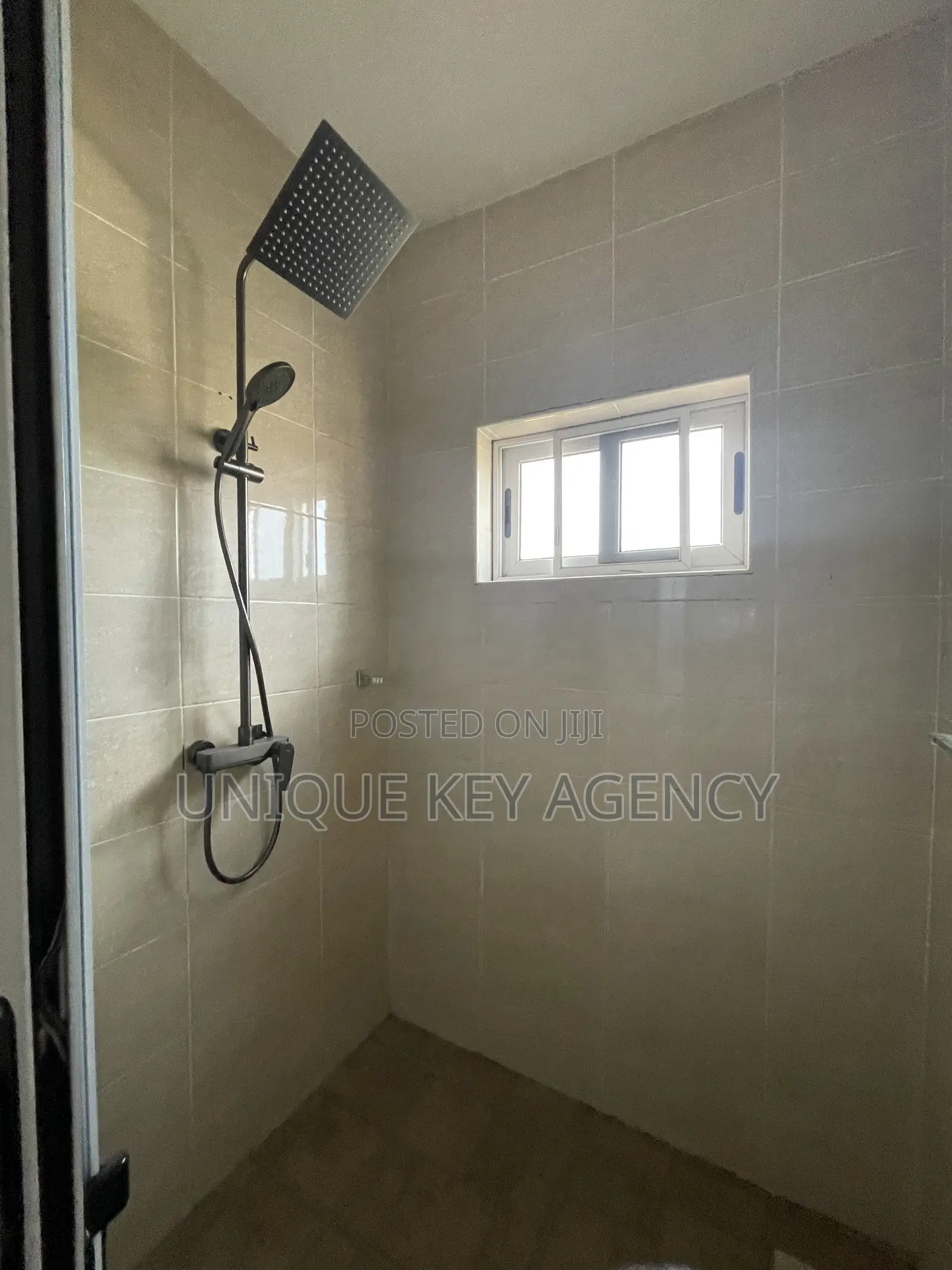 3bdrm Duplex in Unique Key Agency, Achimota for rent