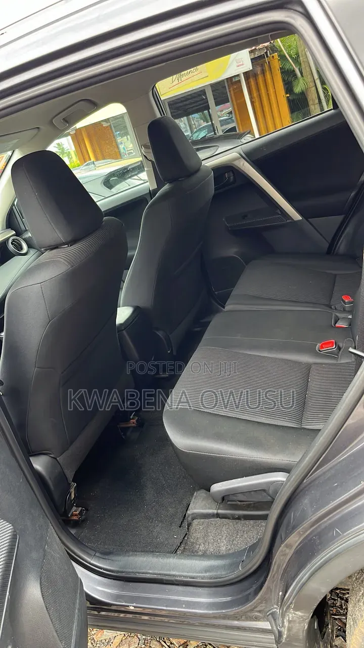 Toyota RAV4 LE Front-wheel Drive (2.5L 4cyl 6A) 2016 Gray