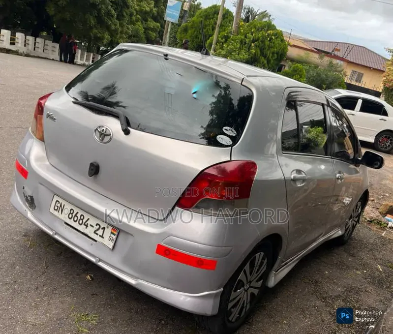 Toyota Vitz 1.3 FWD 3dr 2010 Silver