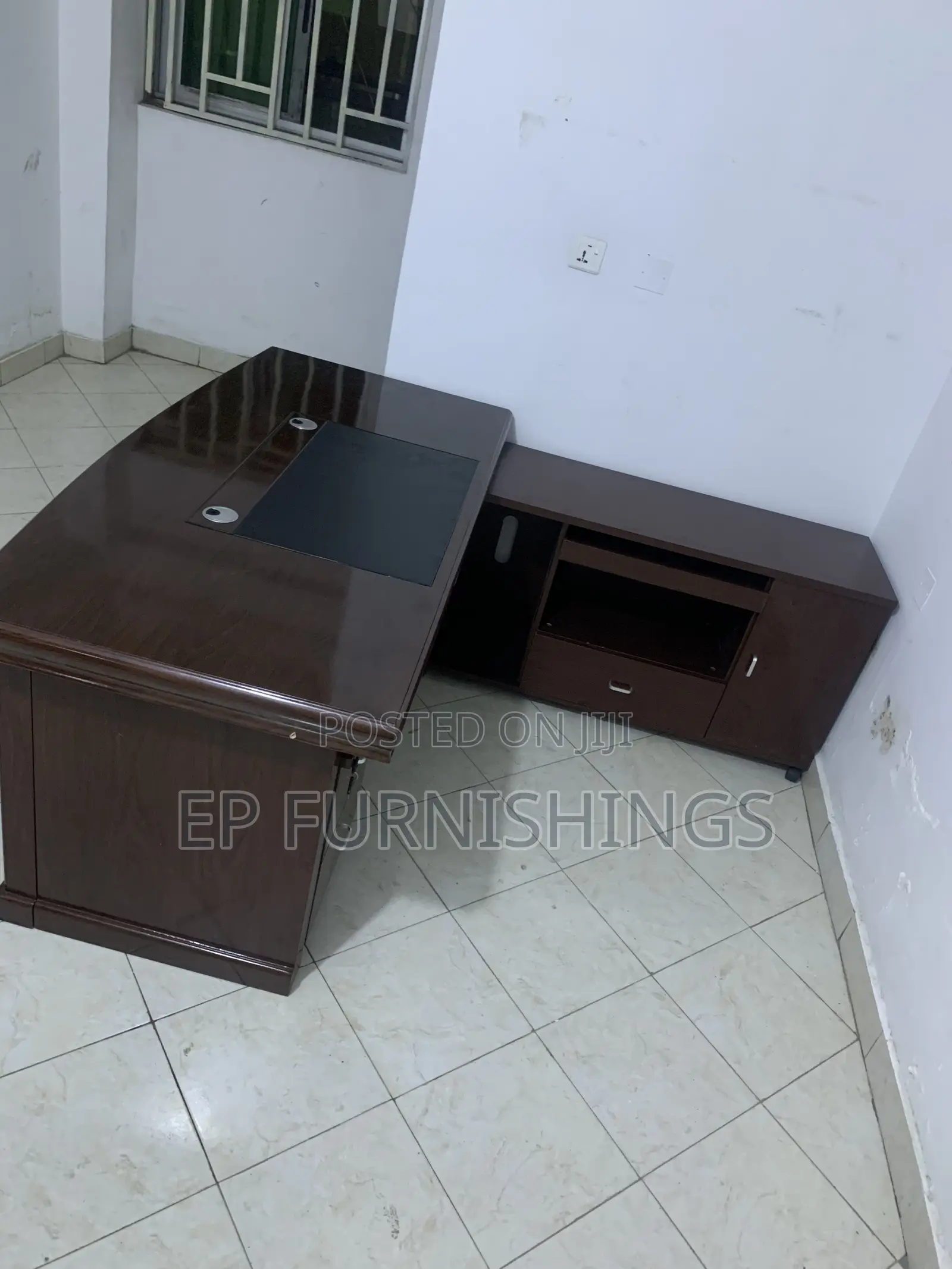 1.6 Office Desk