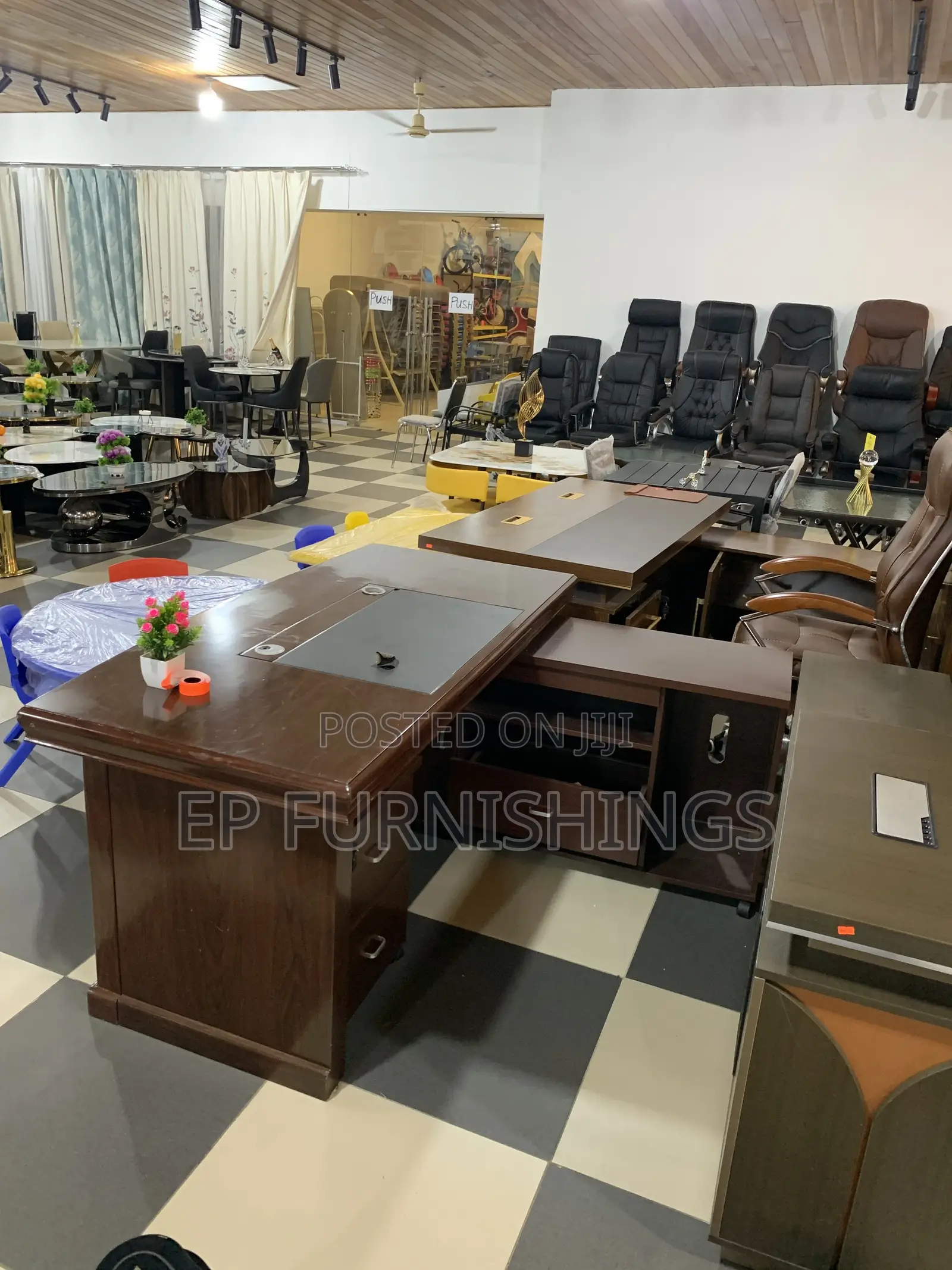 1.6 Office Desk