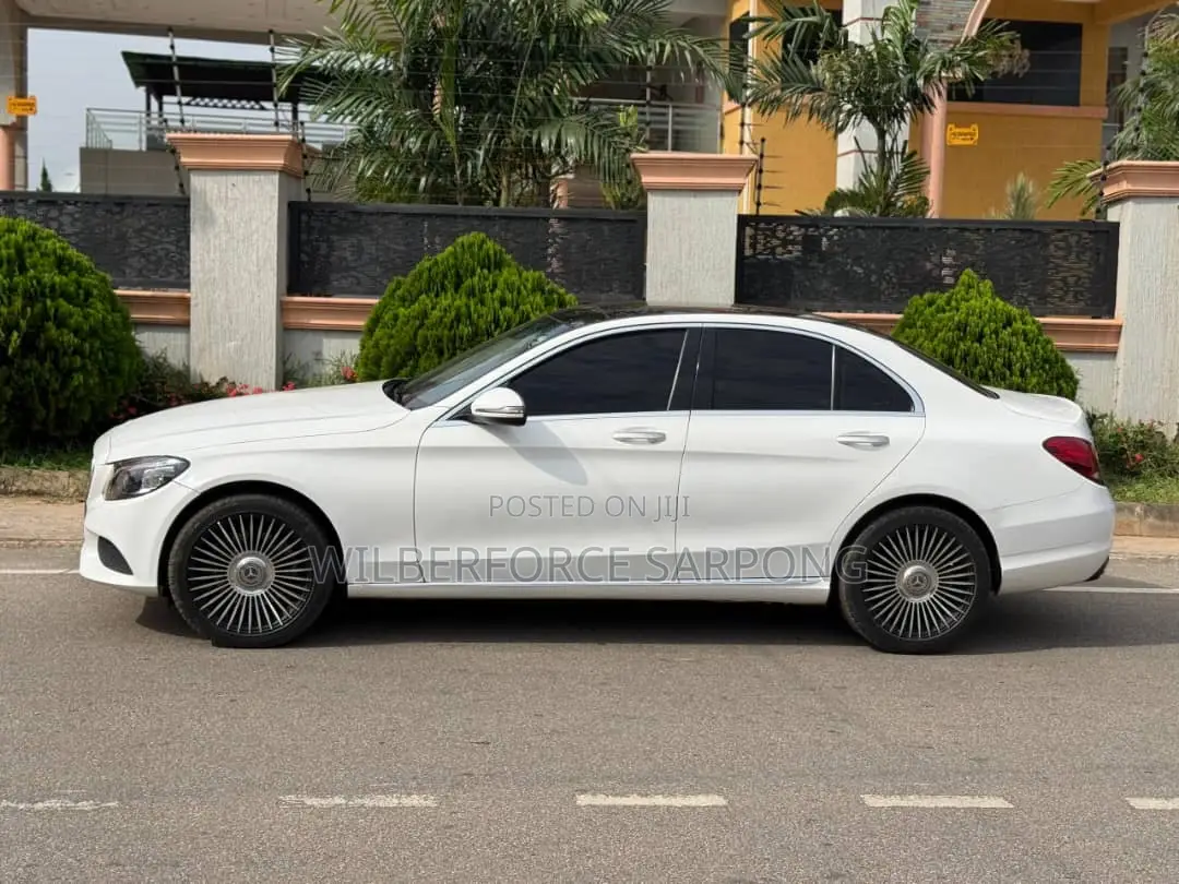 Mercedes-Benz C300 2019 White