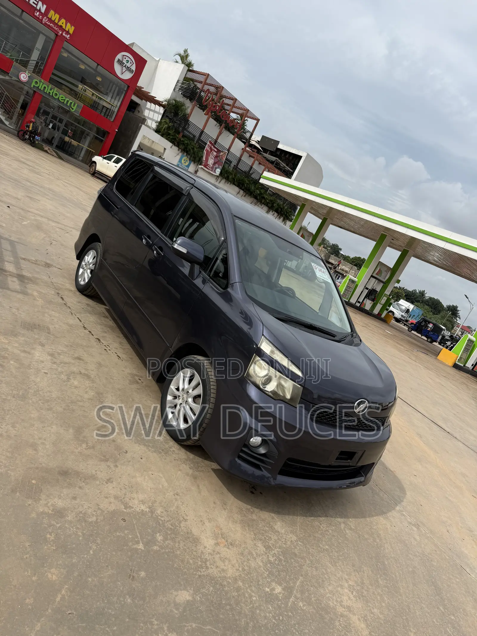 Toyota Voxy 2012 Purple