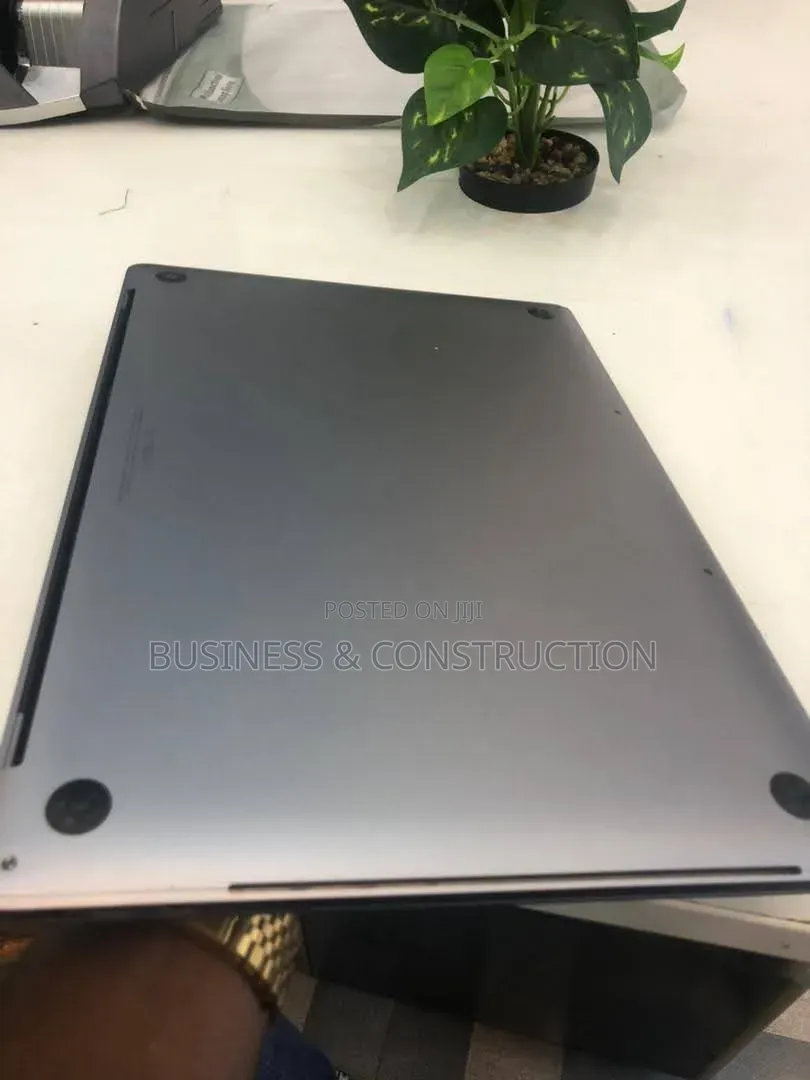 Laptop Apple MacBook Pro 2017 16GB Intel Core i7 SSD 512GB