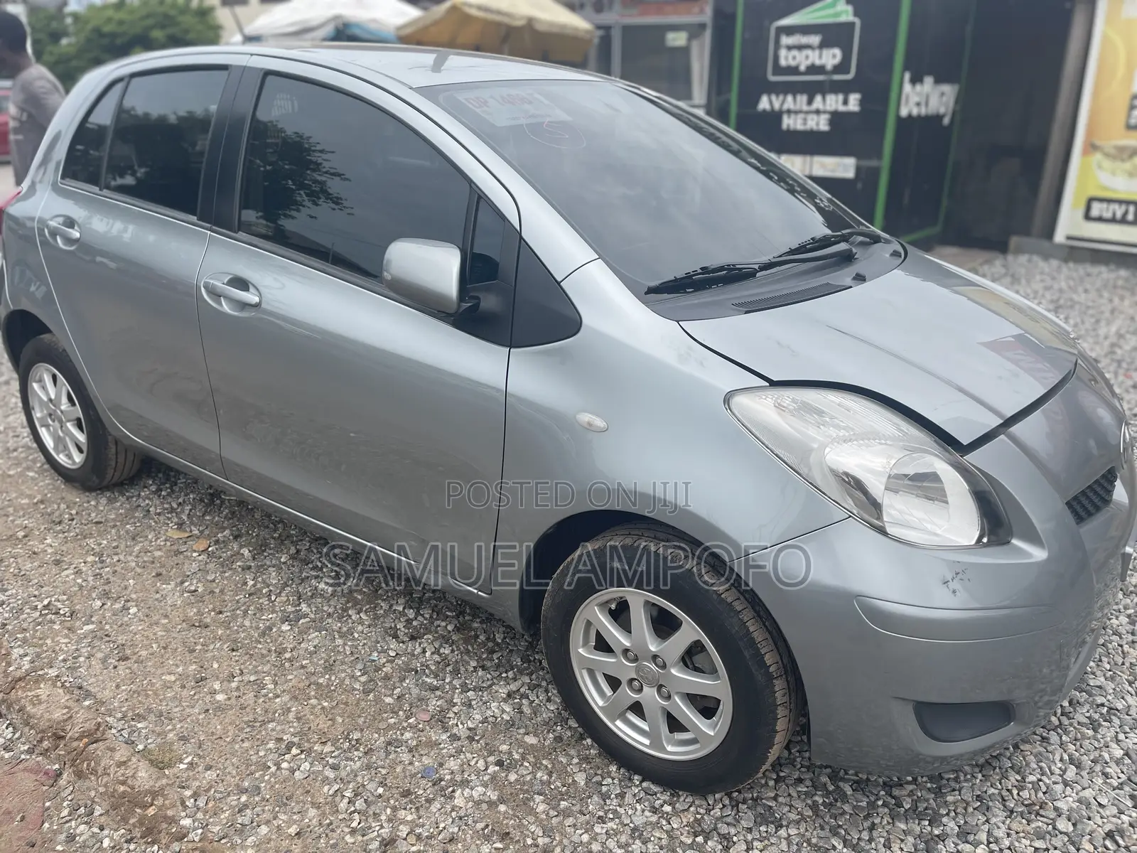 Toyota Yaris Base Hatchback 5dr 2010 Gray