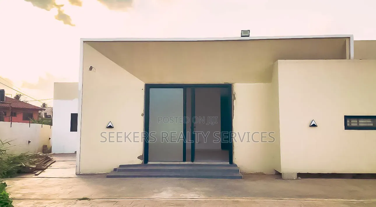 4bdrm Bungalow in Seekers Realty, Accra Metropolitan for sale