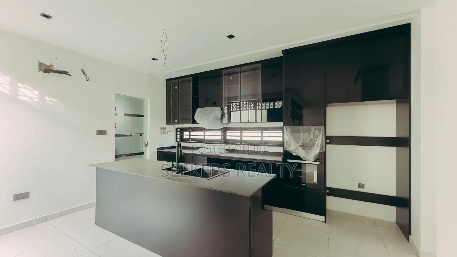 4bdrm Bungalow in Seekers Realty, Accra Metropolitan for sale