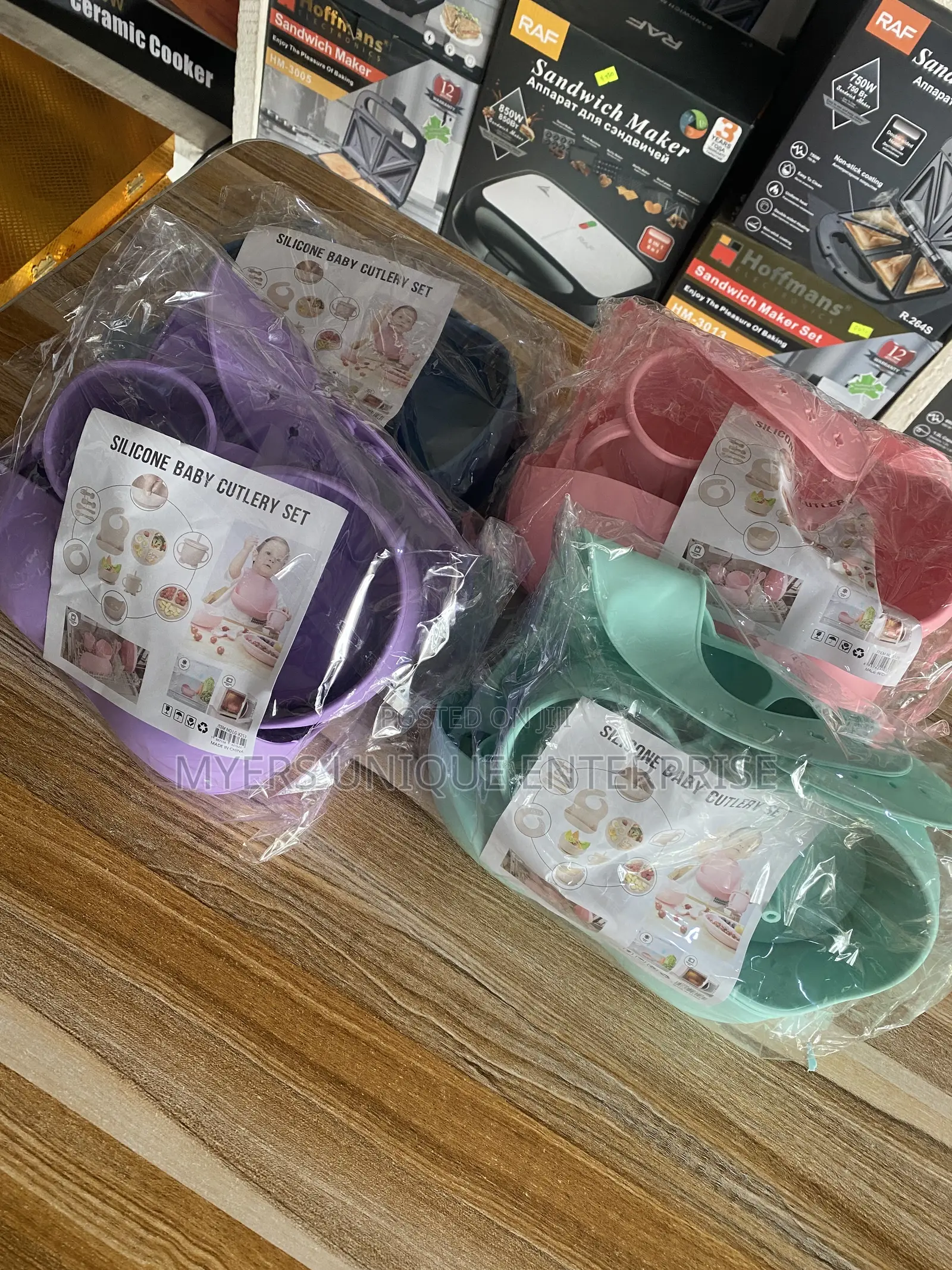 Make Mealtime Fun With This Bear Shape Silicone Baby Set