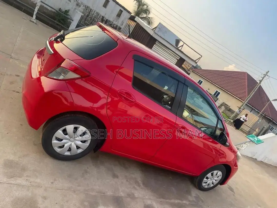 Toyota Vitz 1.3 FWD 5dr 2014 Red