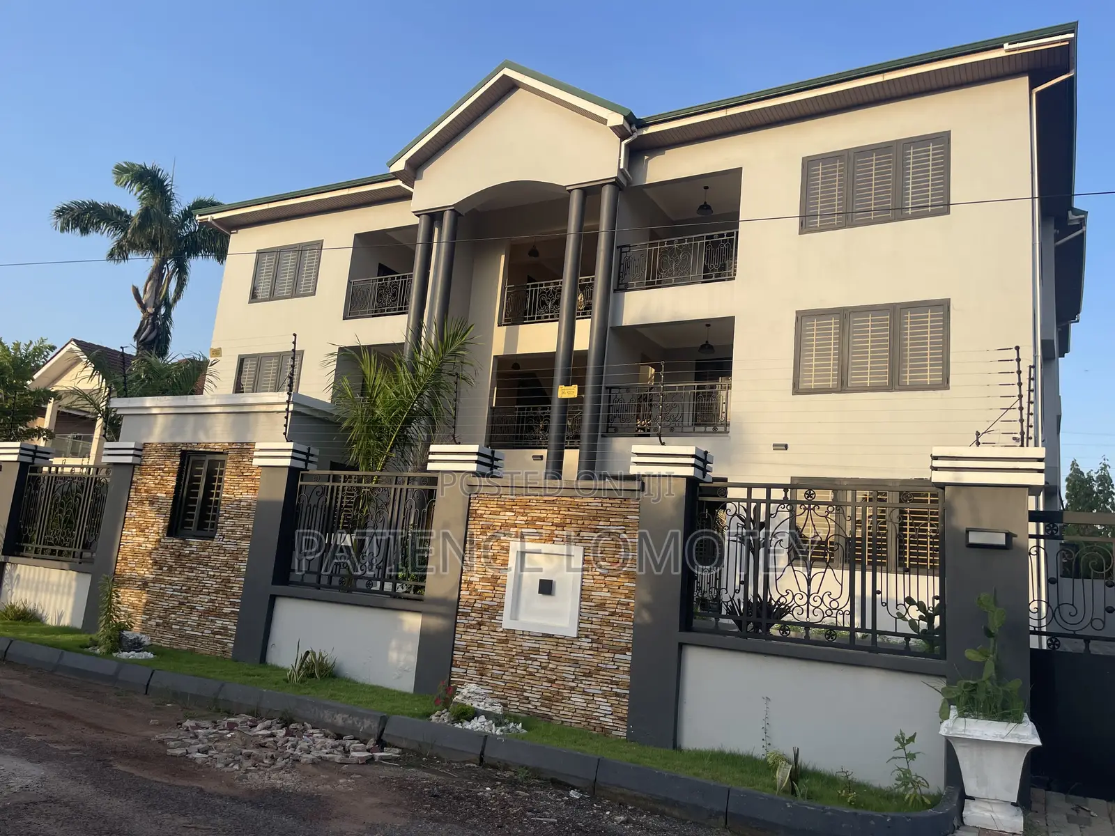 3bdrm Apartment in American House for rent